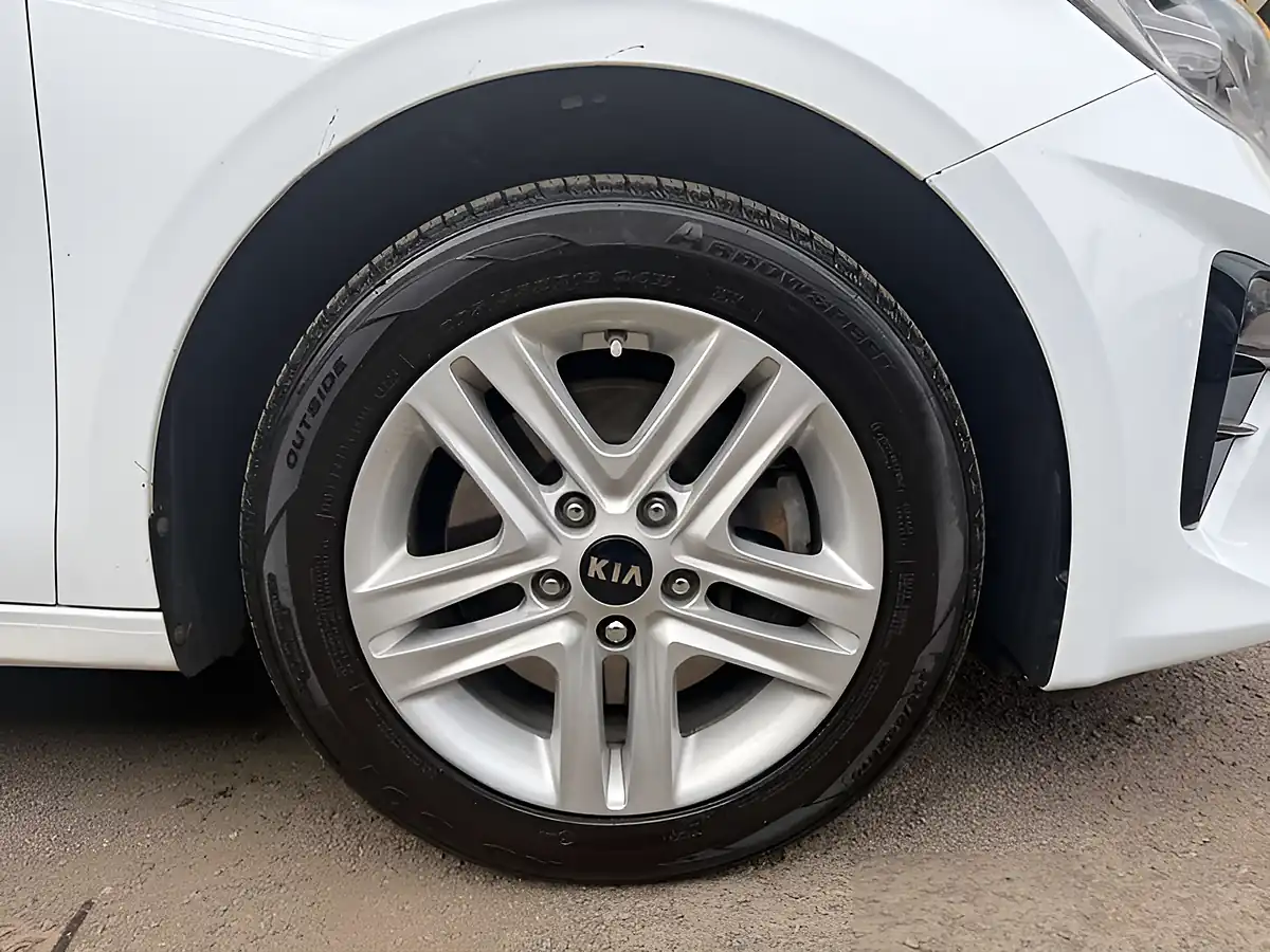Used 2019 Kia Ceed 2 White - Interior and Exterior details 9