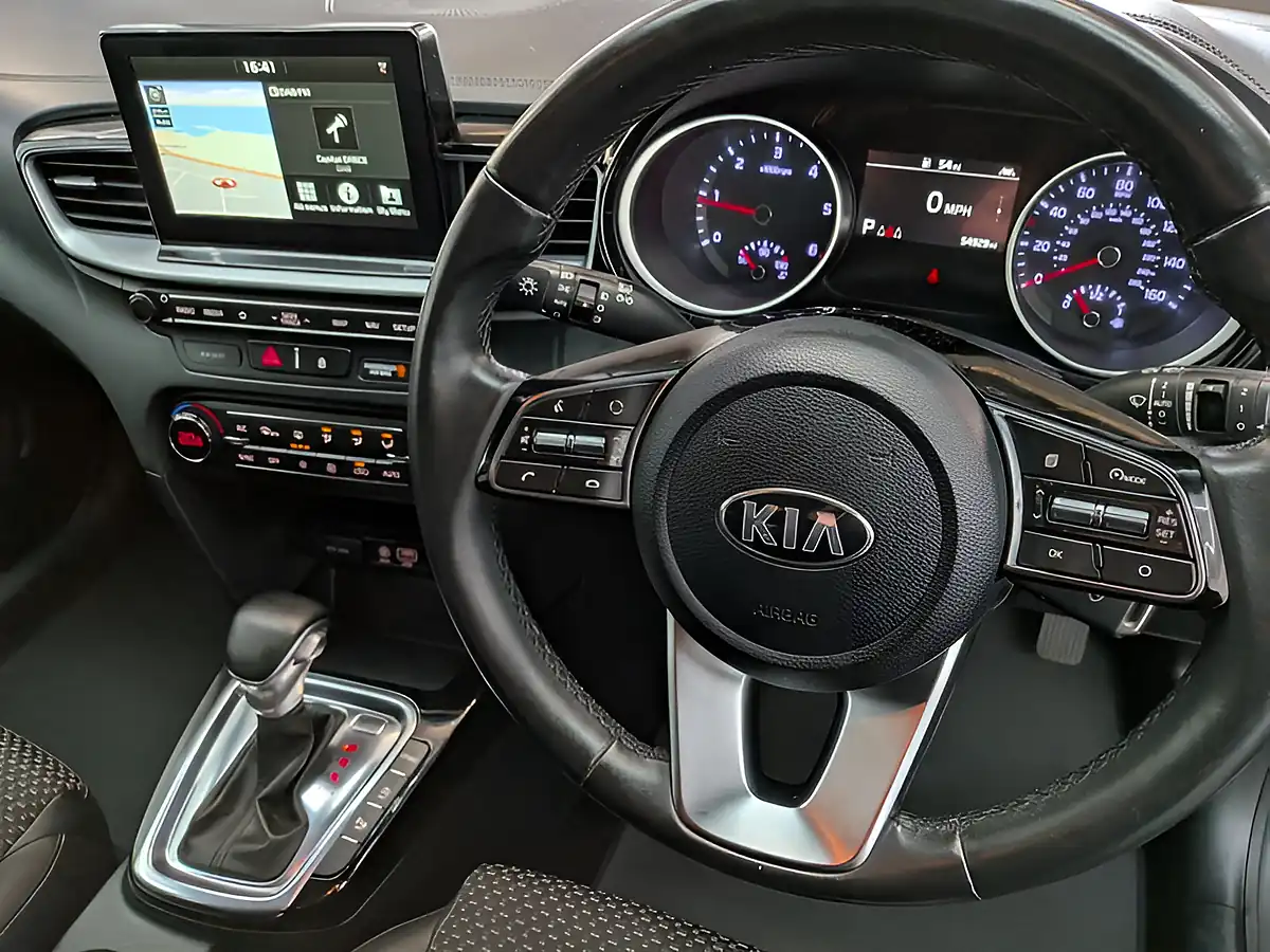 Used 2019 Kia Ceed 3 Black - Interior and Exterior details 10