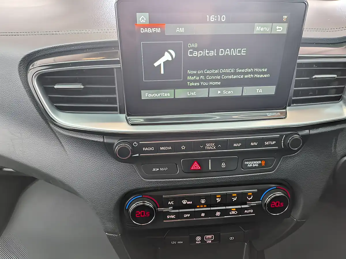 Used 2019 Kia Ceed 3 Black - Interior and Exterior details 12
