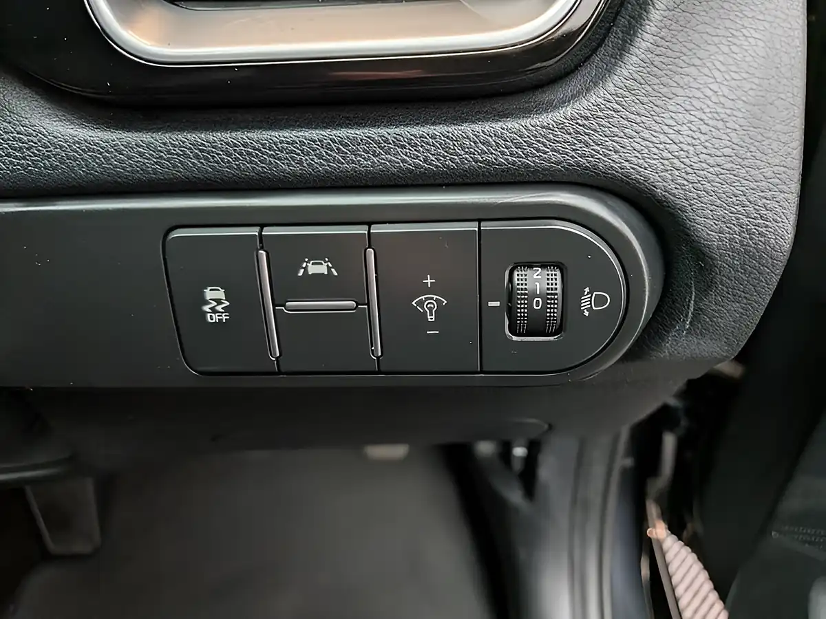Used 2019 Kia Ceed 3 Black - Interior and Exterior details 16