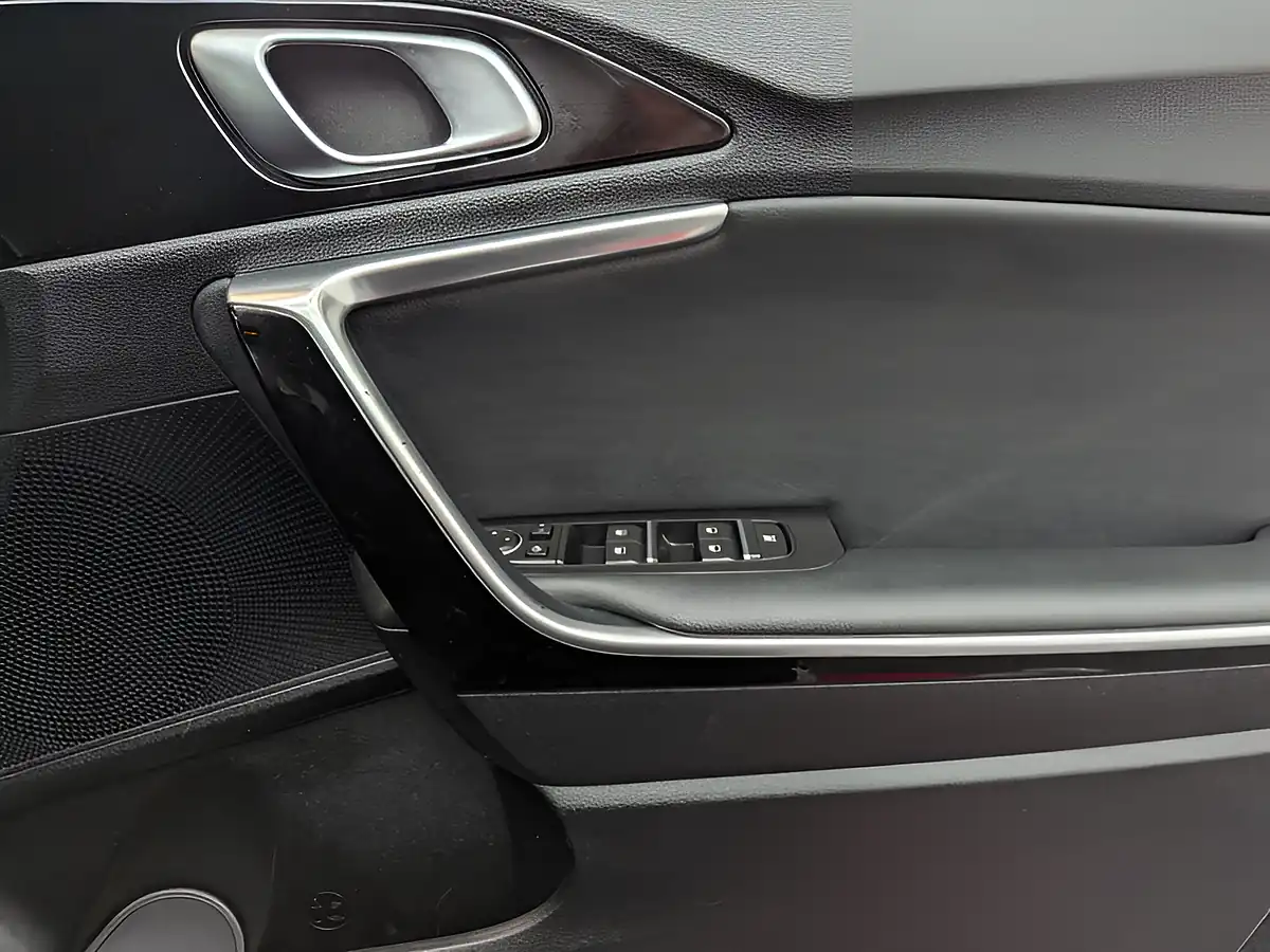 Used 2019 Kia Ceed 3 Black - Interior and Exterior details 17