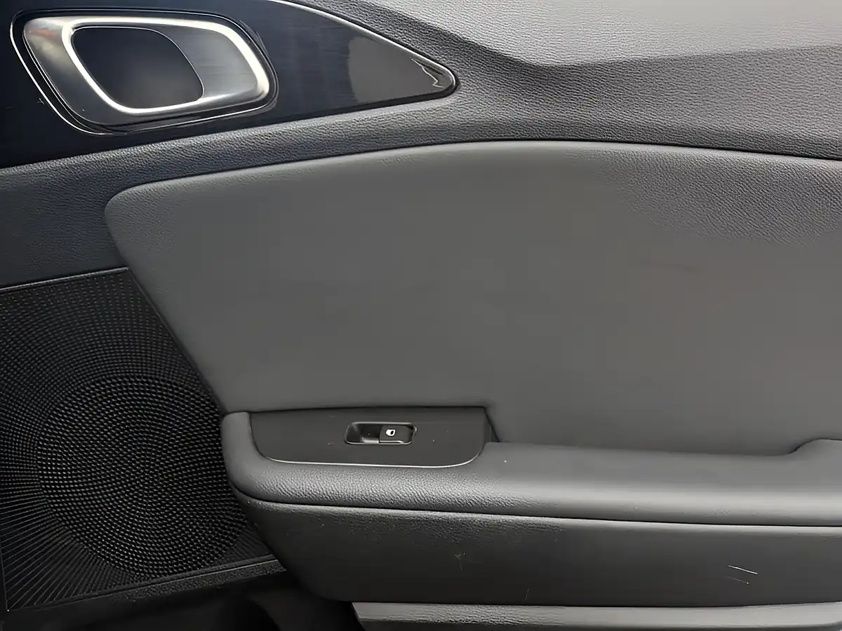 Used 2019 Kia Ceed 3 Black - Interior and Exterior details 19