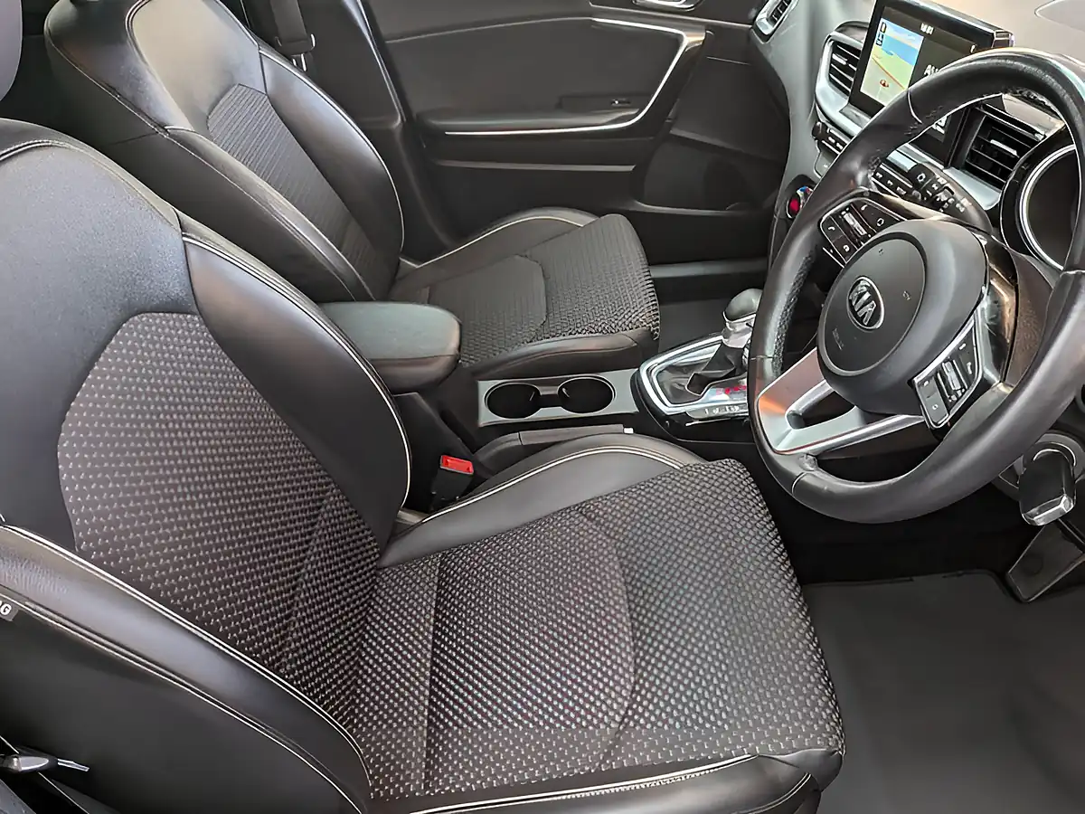 Used 2019 Kia Ceed 3 Black - Interior and Exterior details 9