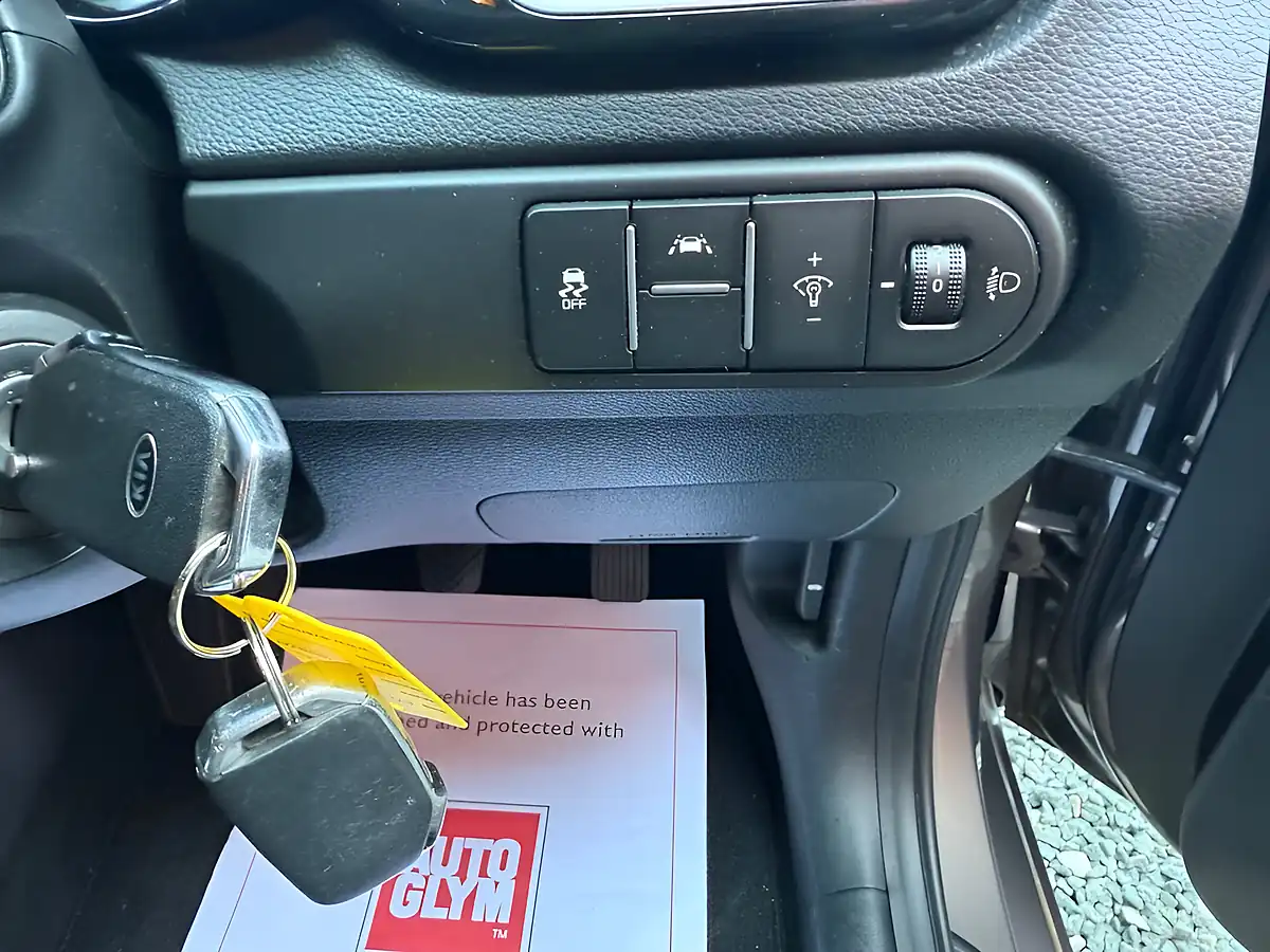 Used 2019 Kia Ceed 3 Brown - Interior and Exterior details 11
