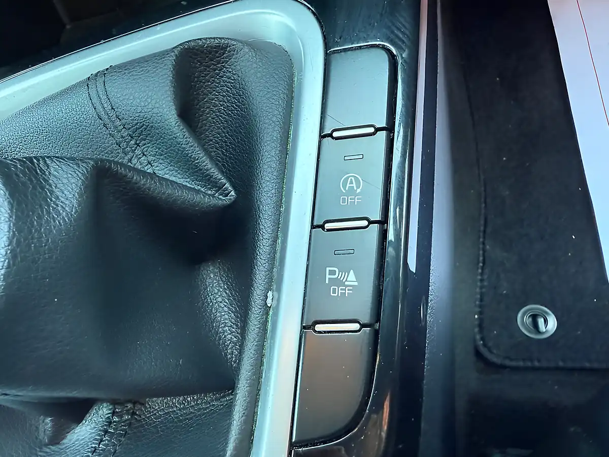 Used 2019 Kia Ceed 3 Brown - Interior and Exterior details 16