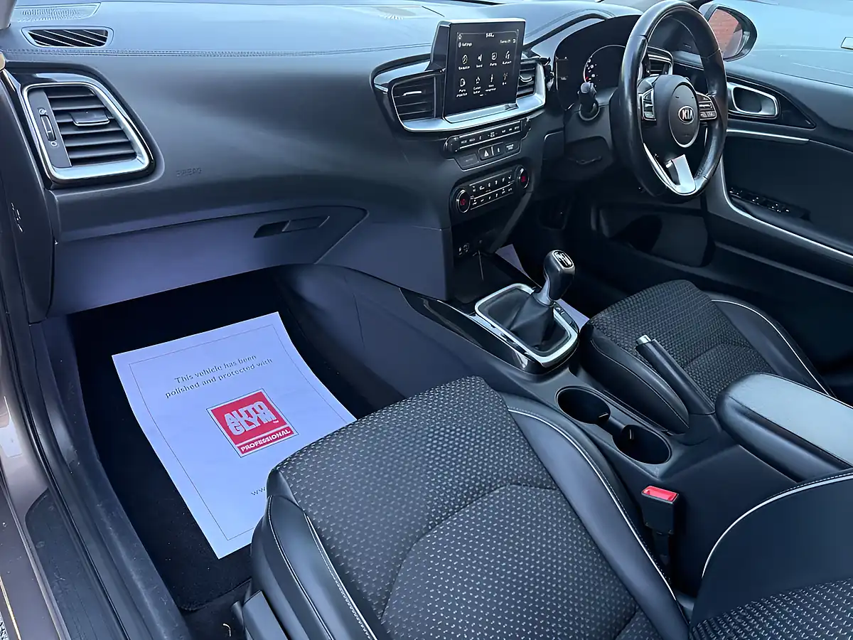 Used 2019 Kia Ceed 3 Brown - Interior and Exterior details 19