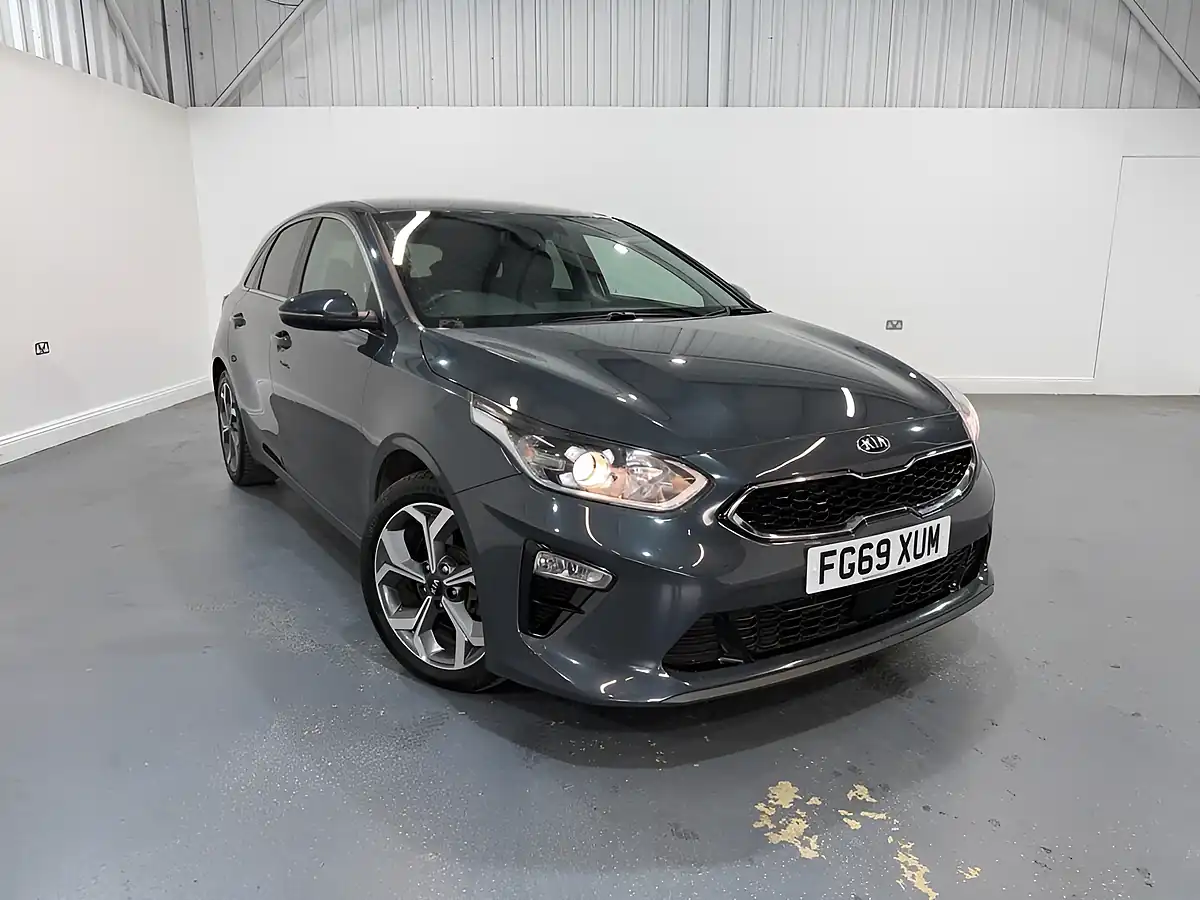 Used 2019 Kia Ceed 3 Grey - Front View