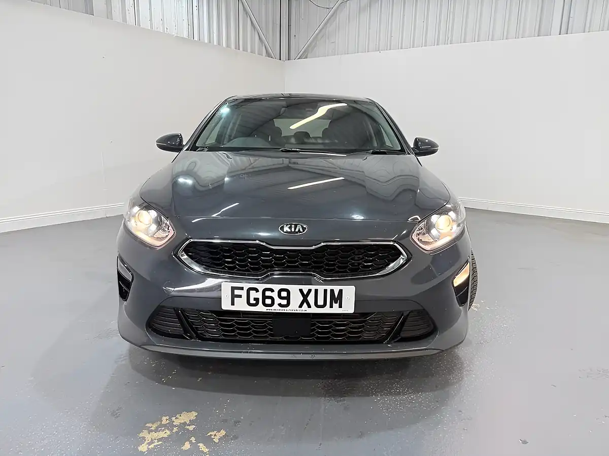 Used 2019 Kia Ceed 3 Grey - Interior and Exterior details 2