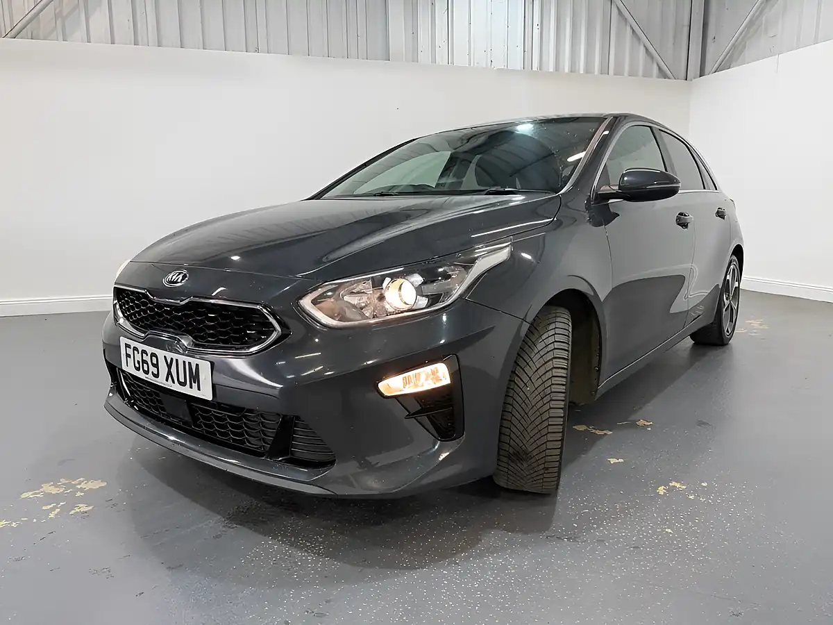Used 2019 Kia Ceed 3 Grey - Interior and Exterior details 3