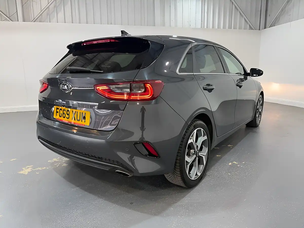 Used 2019 Kia Ceed 3 Grey - Interior and Exterior details 7