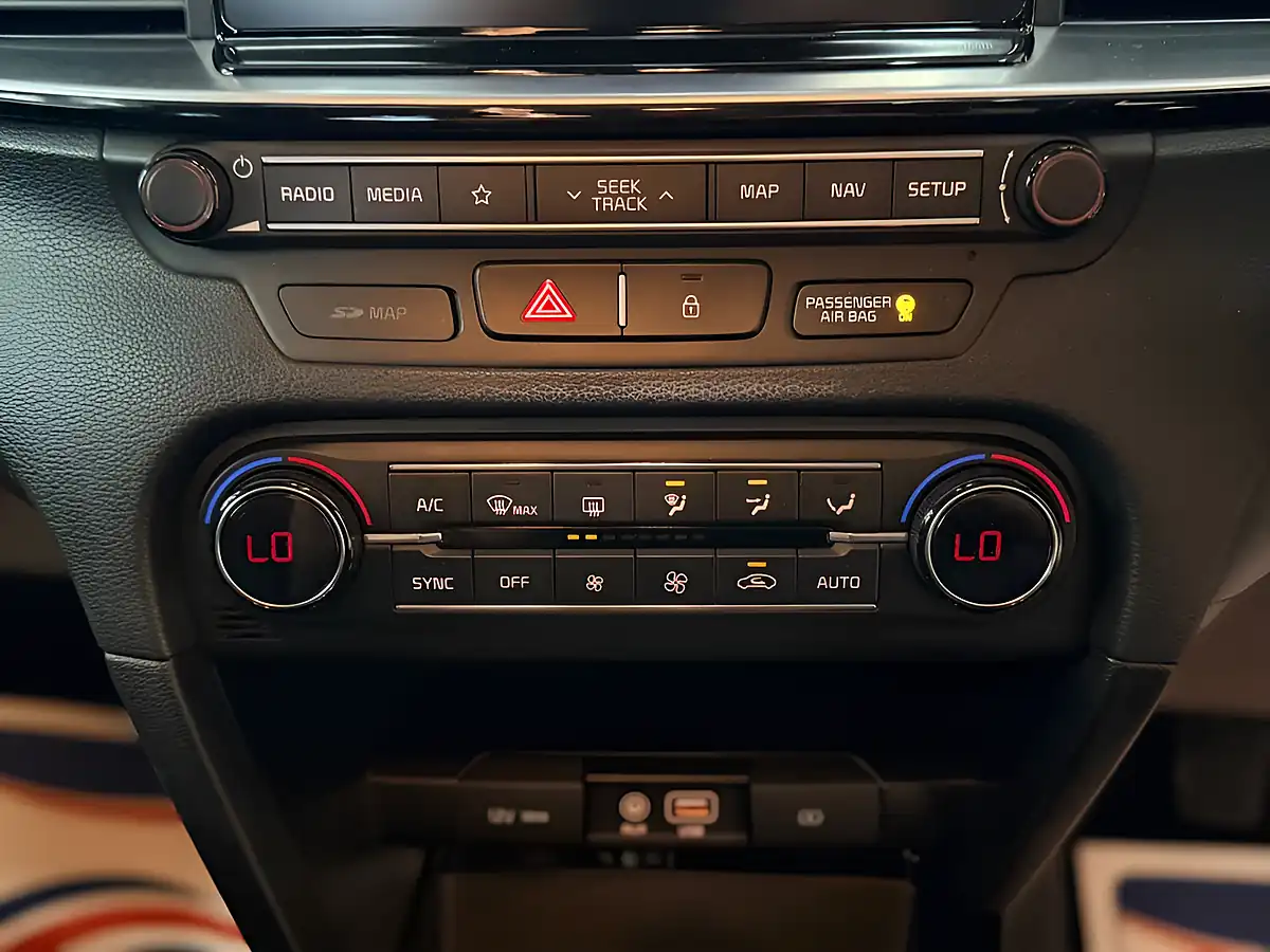 Used 2019 Kia Ceed 3 Grey - Interior and Exterior details 14