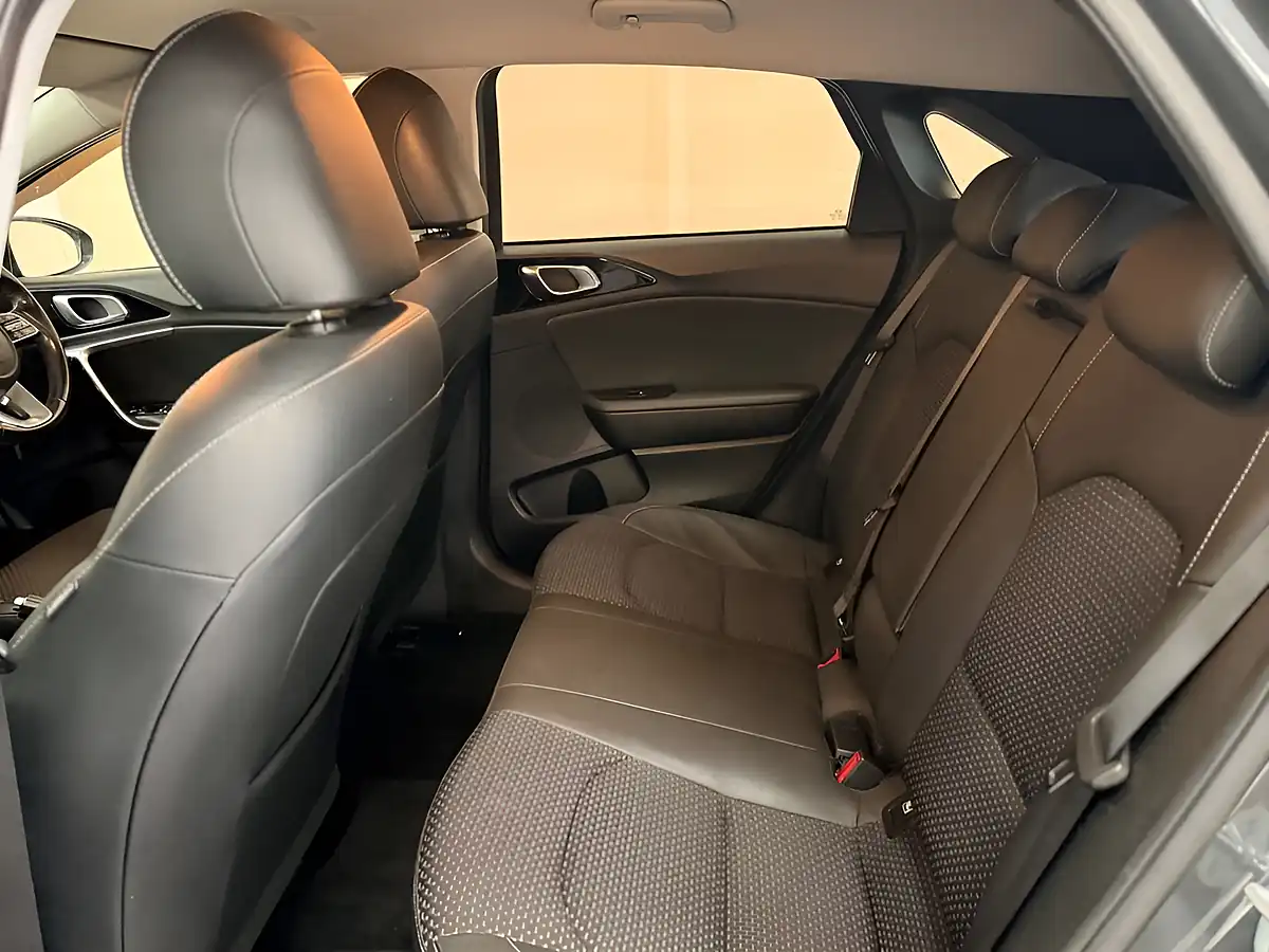 Used 2019 Kia Ceed 3 Grey - Interior and Exterior details 17