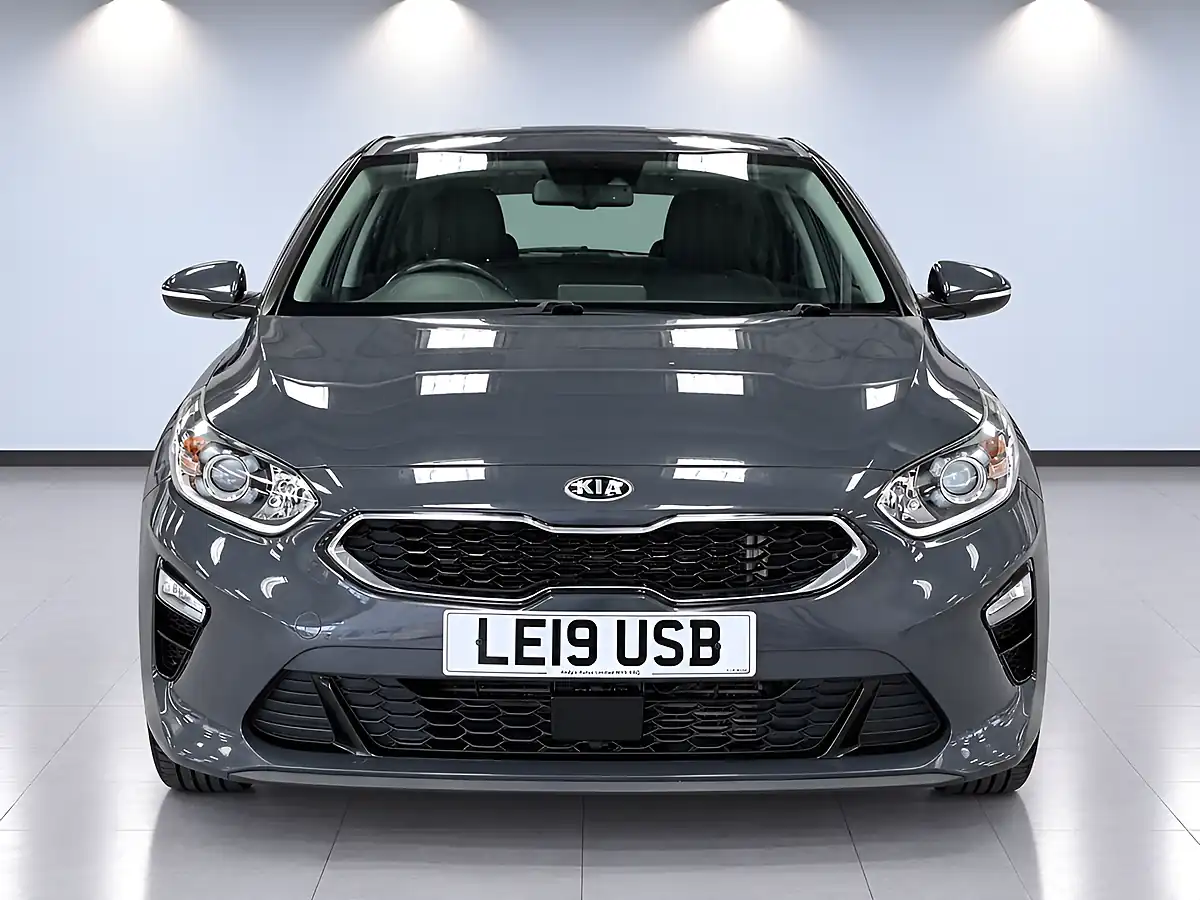 Used 2019 Kia Ceed 3 Grey - Interior and Exterior details 2