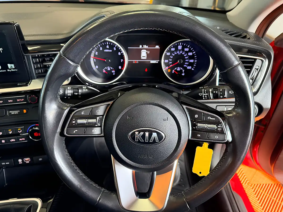 Used 2019 Kia Ceed 3 Red - Interior and Exterior details 12