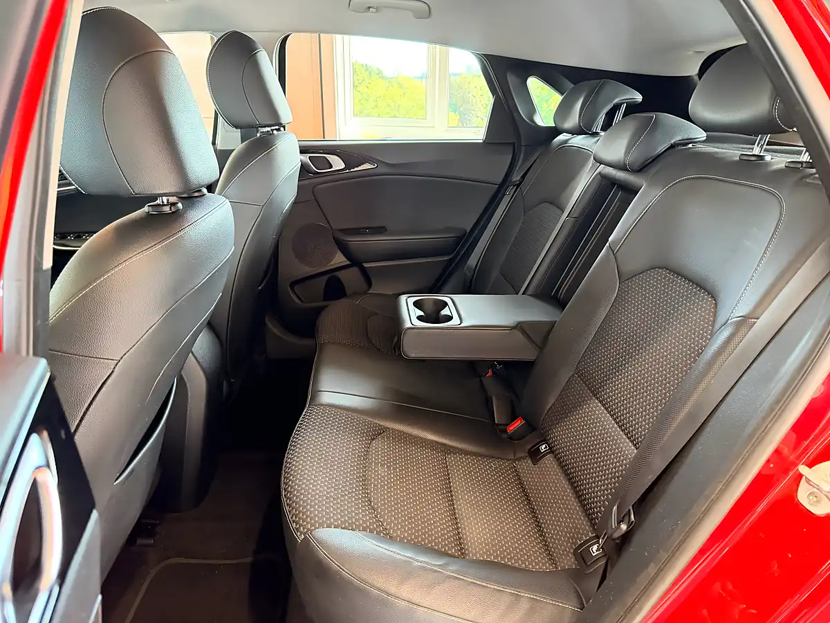 Used 2019 Kia Ceed 3 Red - Interior and Exterior details 16