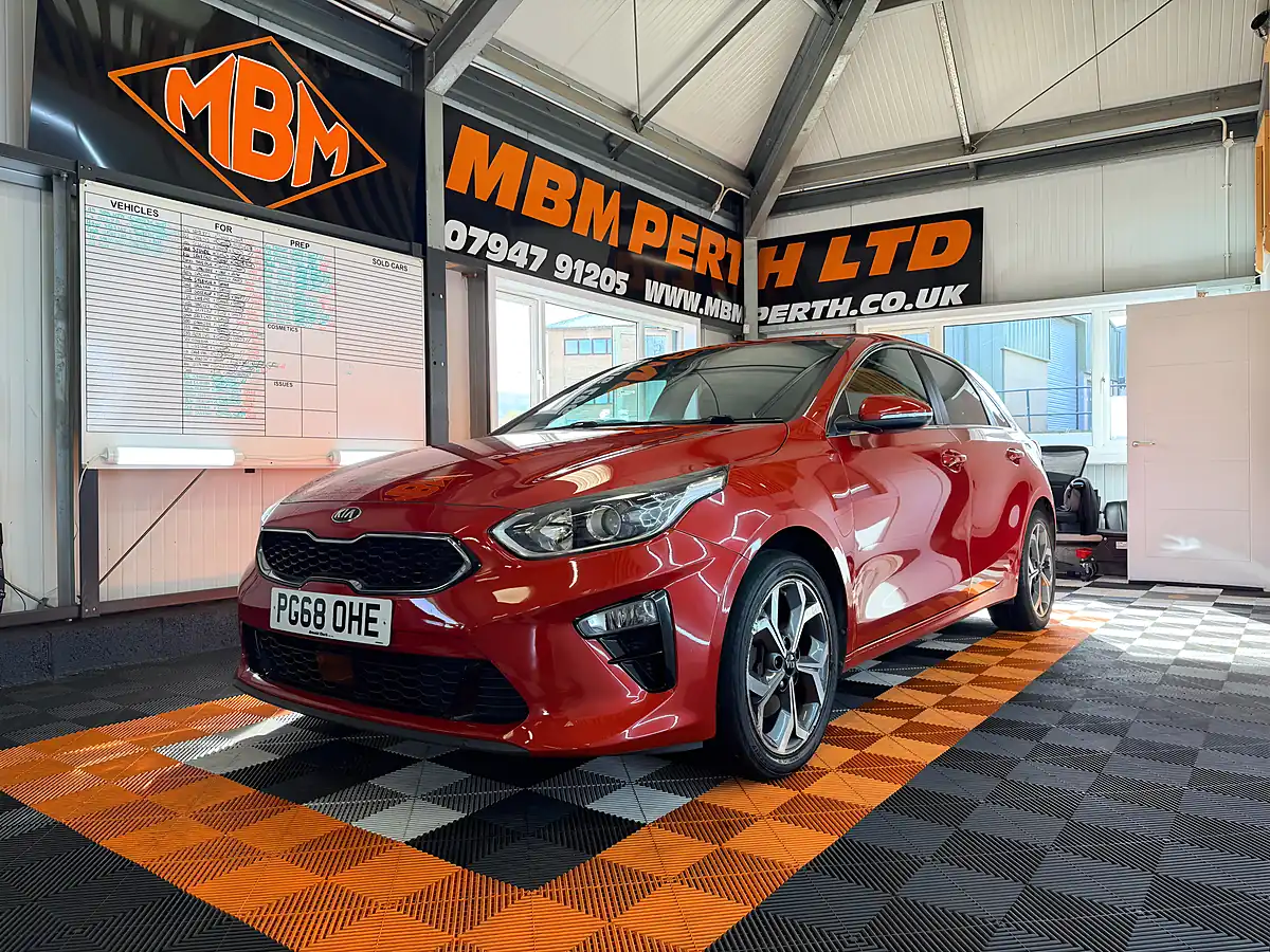 Used 2019 Kia Ceed 3 Red - Interior and Exterior details 3