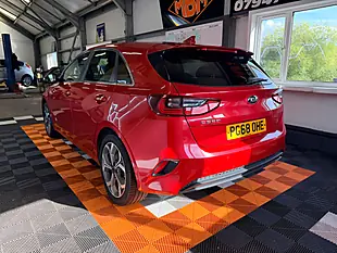 Used 2019 Kia Ceed 3 Red - Interior and Exterior details 4