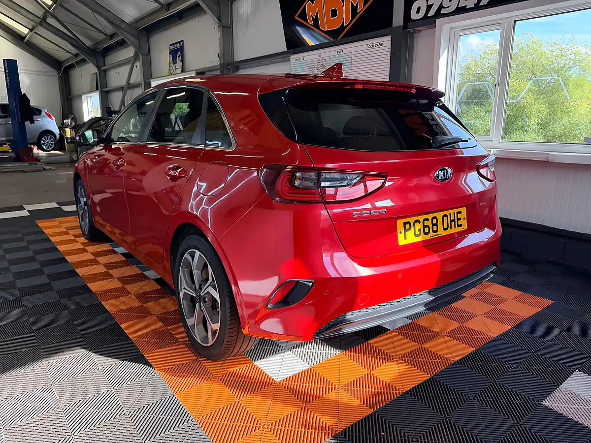 Used 2019 Kia Ceed 3 Red - Interior and Exterior details 4