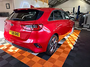 Used 2019 Kia Ceed 3 Red - Interior and Exterior details 5