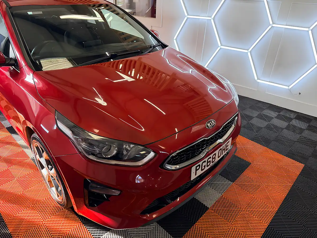 Used 2019 Kia Ceed 3 Red - Interior and Exterior details 8