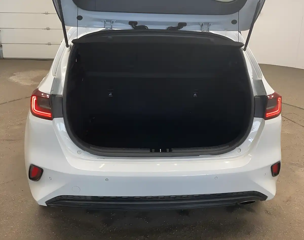 Used 2019 Kia Ceed 3 White - Interior and Exterior details 12