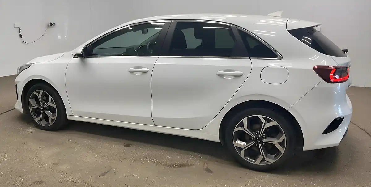 Used 2019 Kia Ceed 3 White - Interior and Exterior details 4
