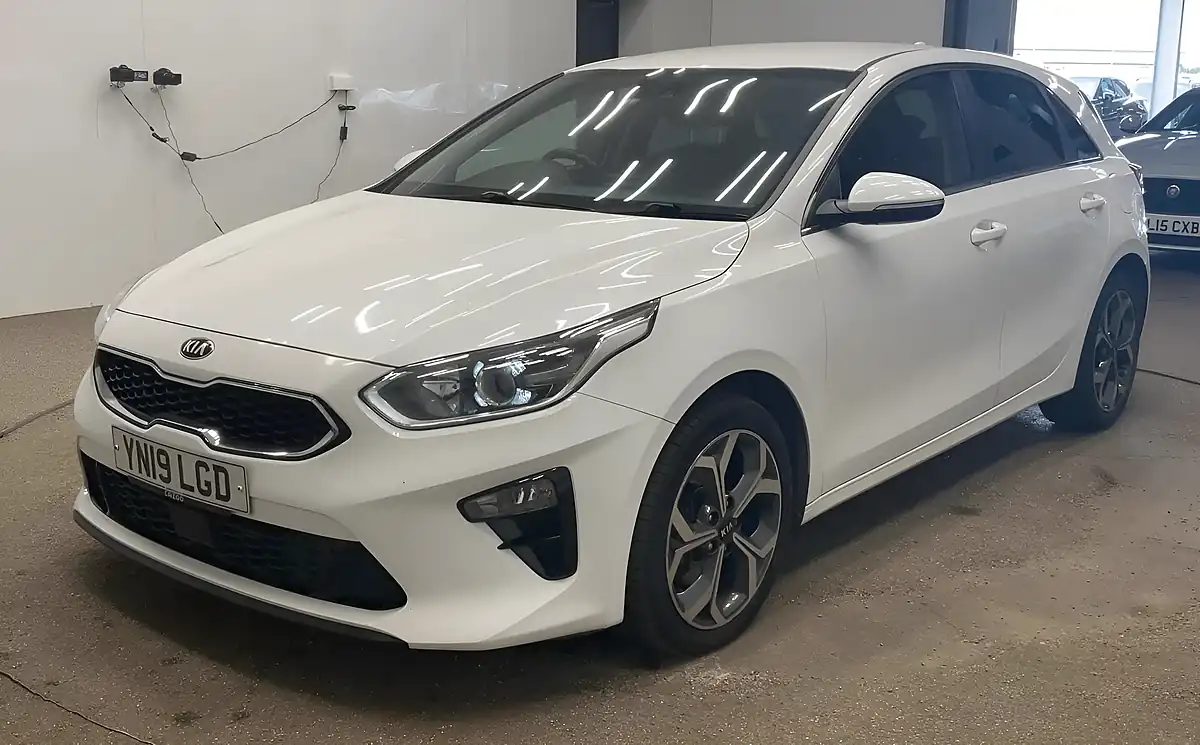 Used 2019 Kia Ceed 3 White - Interior and Exterior details 5