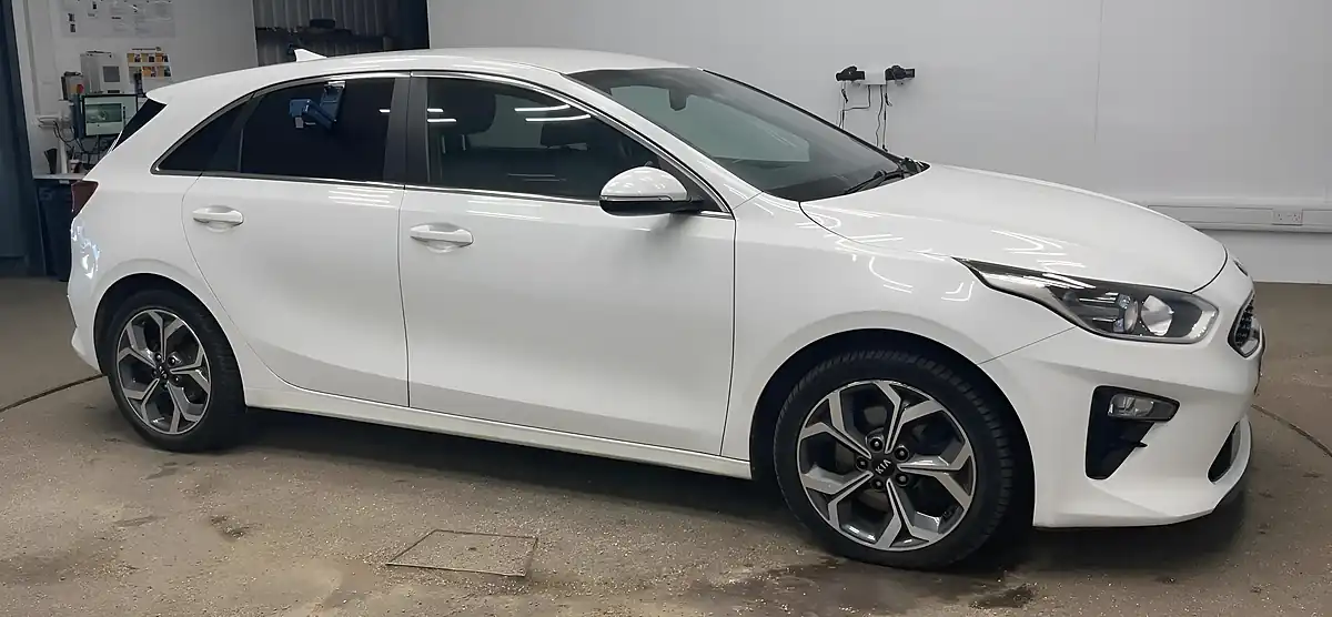 Used 2019 Kia Ceed 3 White - Interior and Exterior details 6