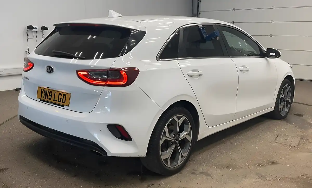 Used 2019 Kia Ceed 3 White - Interior and Exterior details 7