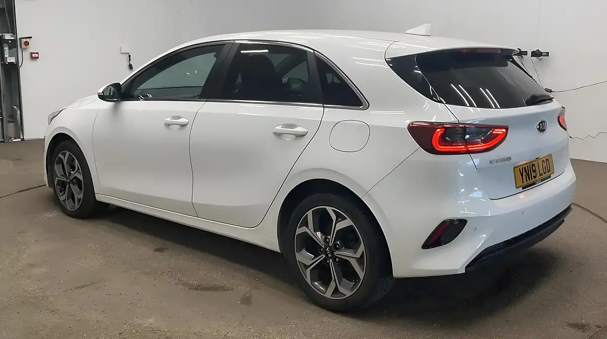 Used 2019 Kia Ceed 3 White - Interior and Exterior details 8