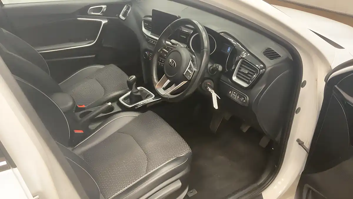 Used 2019 Kia Ceed 3 White - Interior and Exterior details 9