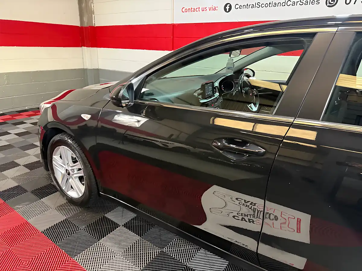 Used 2019 Kia Ceed Eco 2 Black - Interior and Exterior details 8
