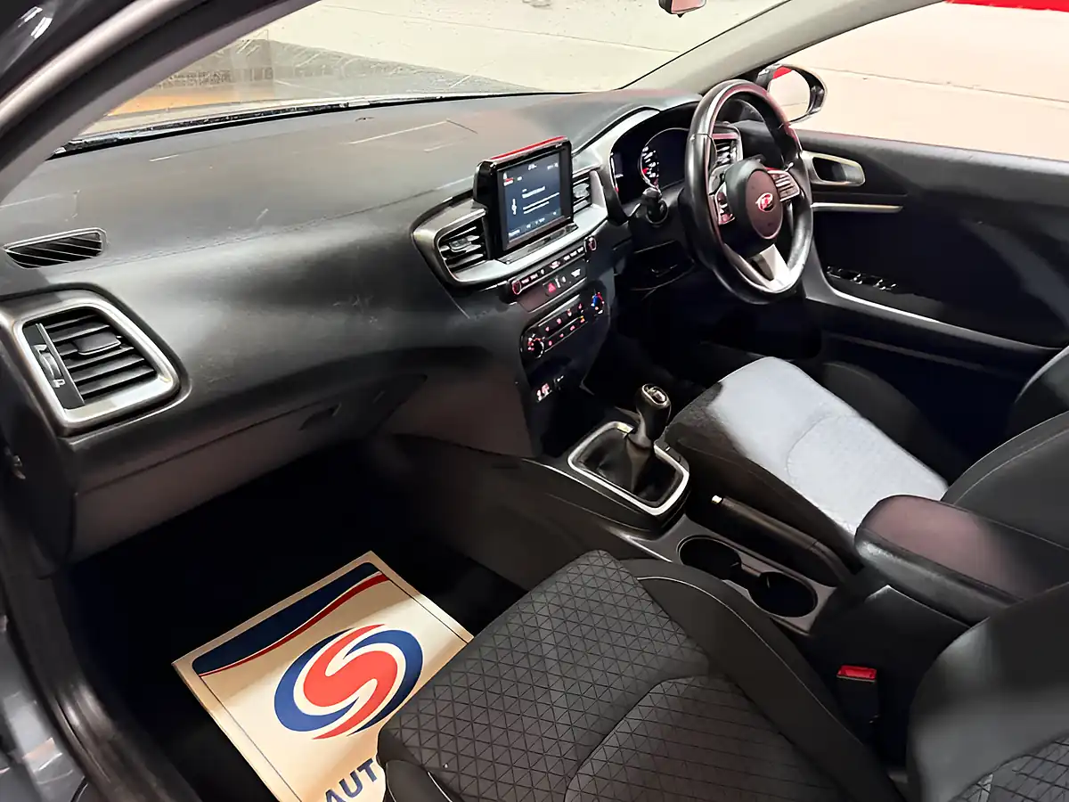 Used 2019 Kia Ceed Eco 2 Grey - Interior and Exterior details 15