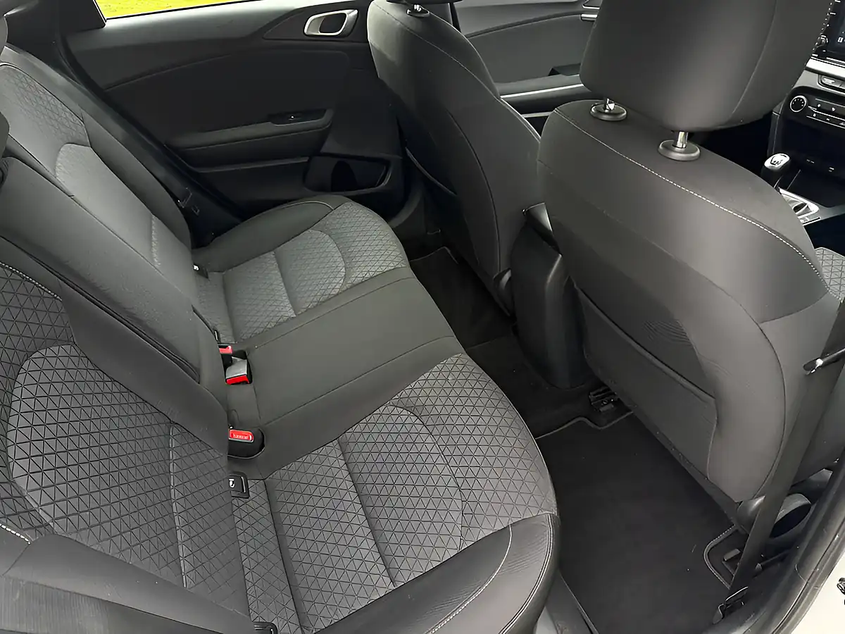 Used 2019 Kia Ceed Eco 2 Sportswagon White - Interior and Exterior details 12