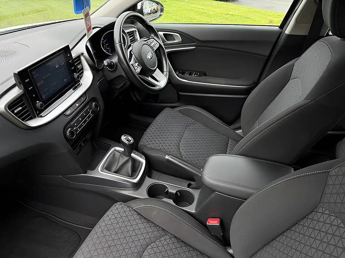 Used 2019 Kia Ceed Eco 2 Sportswagon White - Interior and Exterior details 14