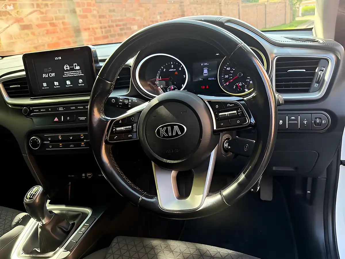 Used 2019 Kia Ceed Eco 2 Sportswagon White - Interior and Exterior details 3