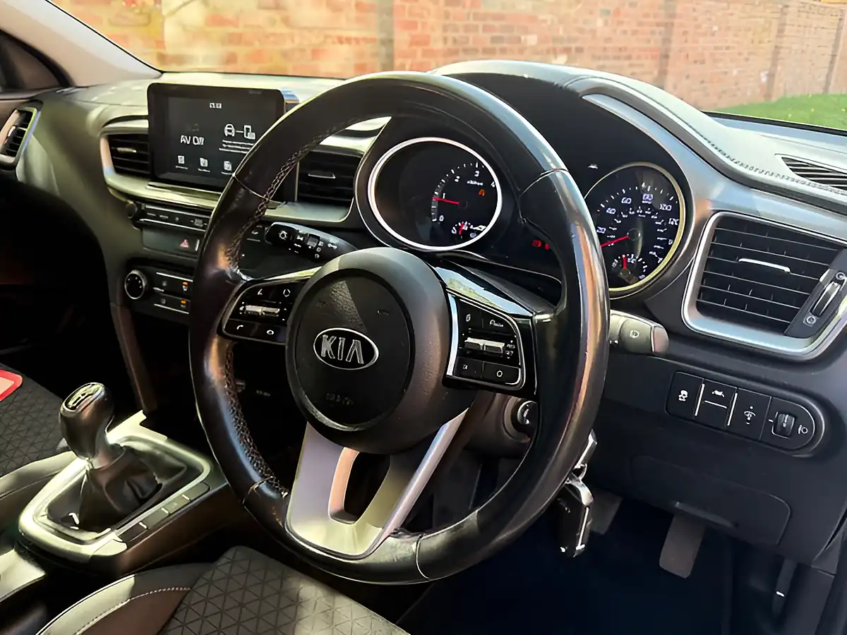 Used 2019 Kia Ceed Eco 2 Sportswagon White - Interior and Exterior details 6