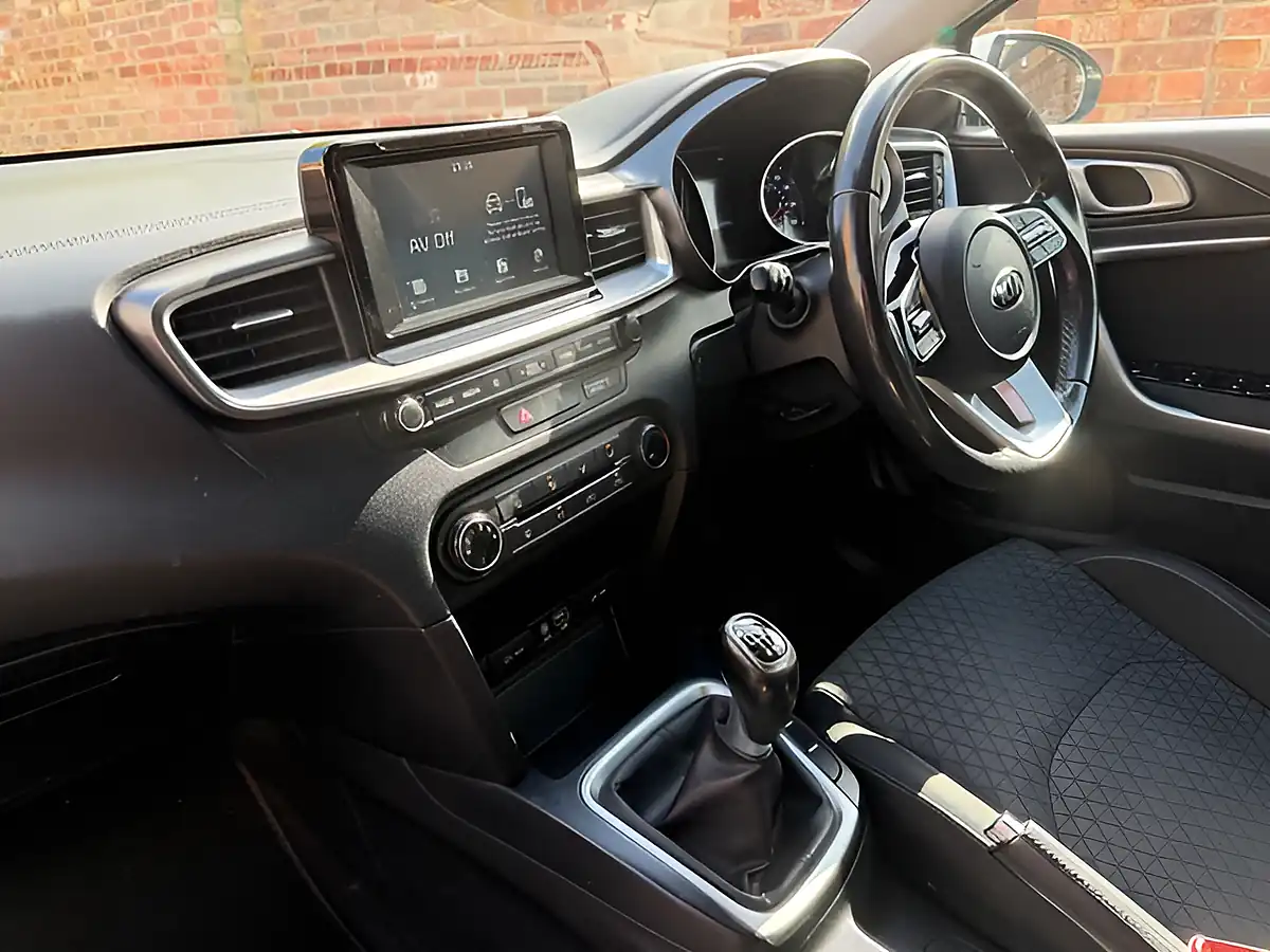 Used 2019 Kia Ceed Eco 2 Sportswagon White - Interior and Exterior details 9