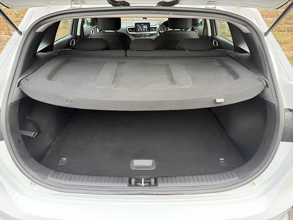 Used 2019 Kia Ceed Eco 2 White - Interior and Exterior details 11