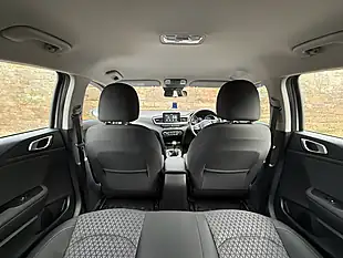 Used 2019 Kia Ceed Eco 2 White - Interior and Exterior details 12