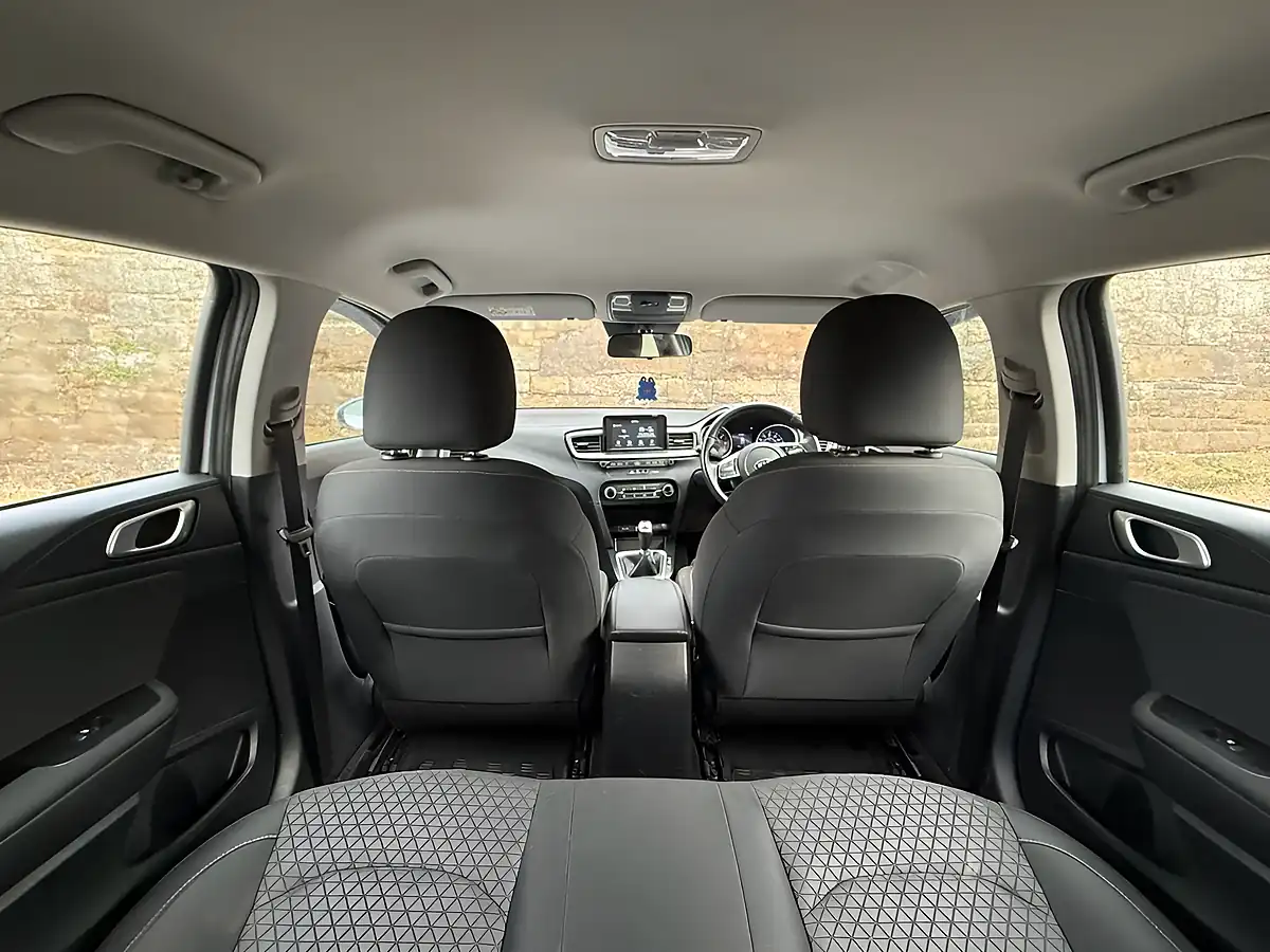 Used 2019 Kia Ceed Eco 2 White - Interior and Exterior details 12