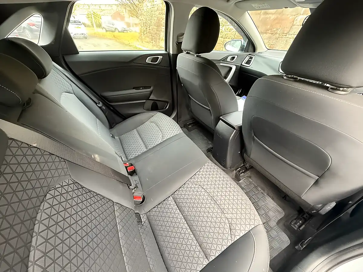 Used 2019 Kia Ceed Eco 2 White - Interior and Exterior details 14