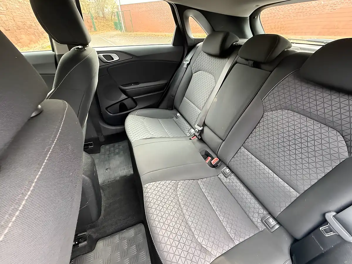 Used 2019 Kia Ceed Eco 2 White - Interior and Exterior details 15