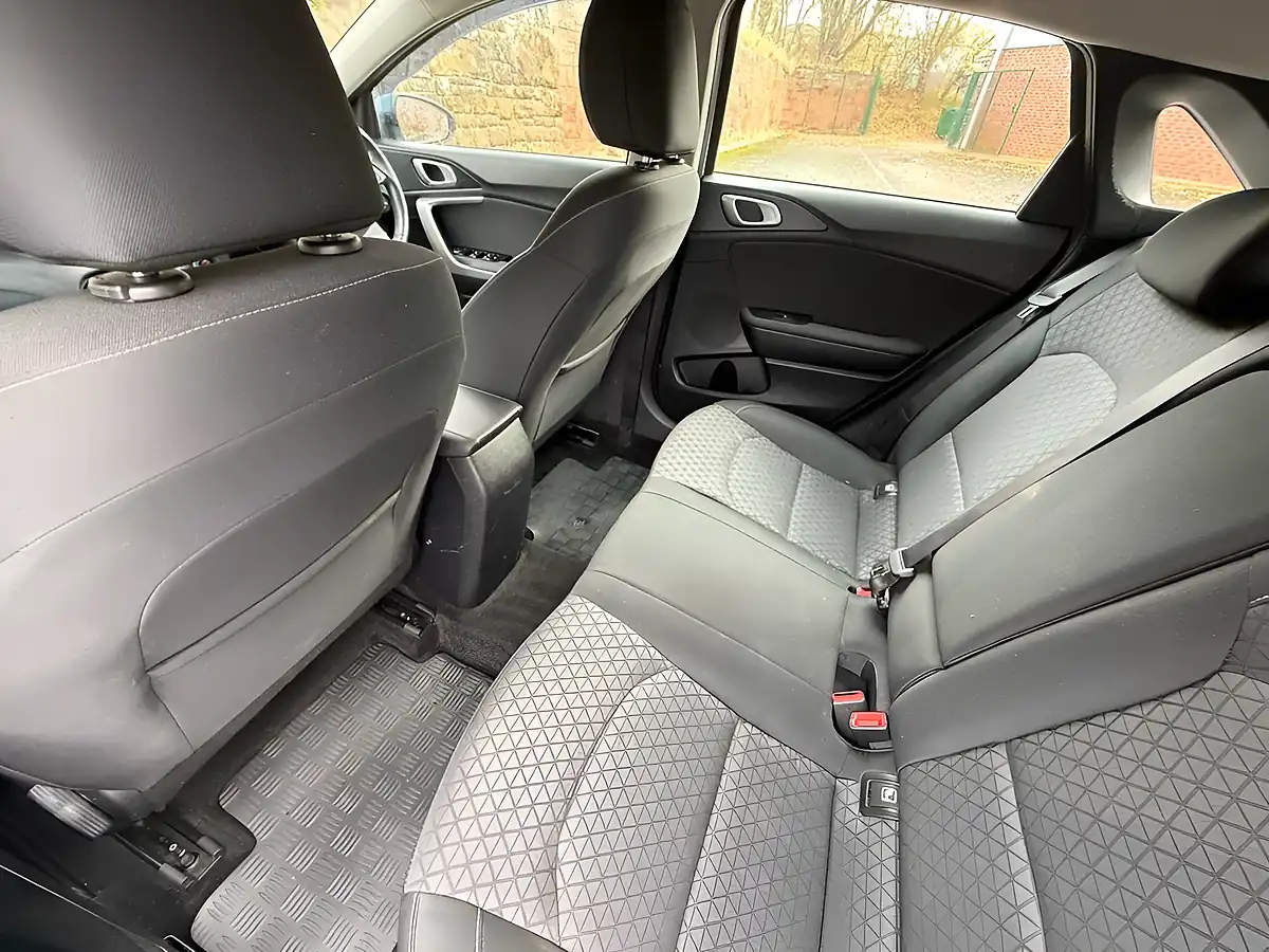 Used 2019 Kia Ceed Eco 2 White - Interior and Exterior details 16