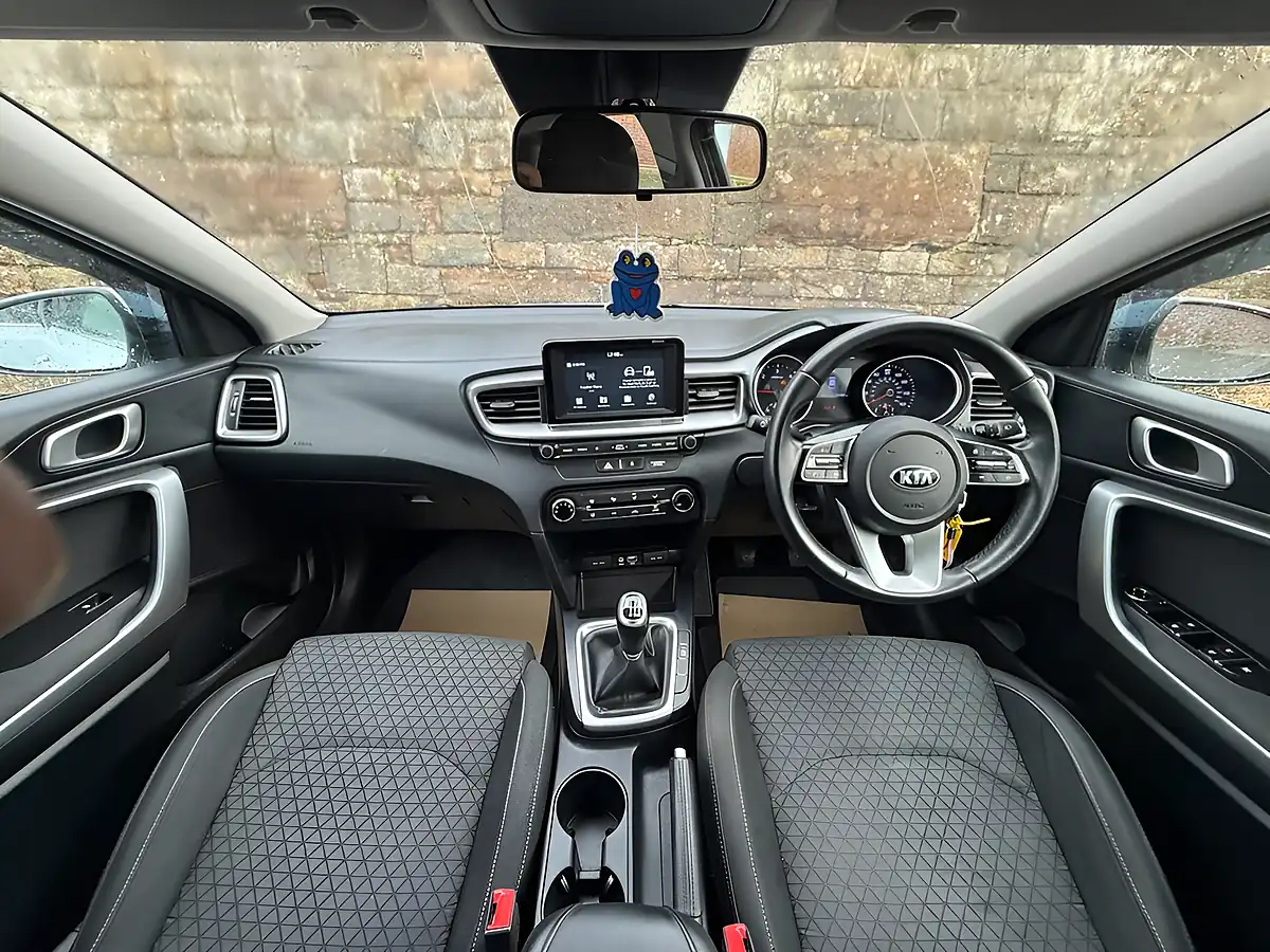 Used 2019 Kia Ceed Eco 2 White - Interior and Exterior details 17