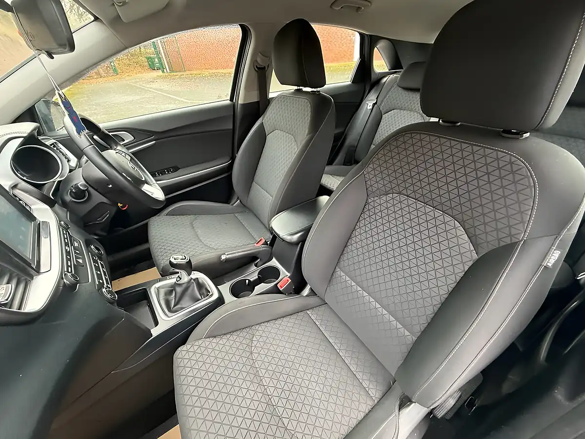 Used 2019 Kia Ceed Eco 2 White - Interior and Exterior details 18