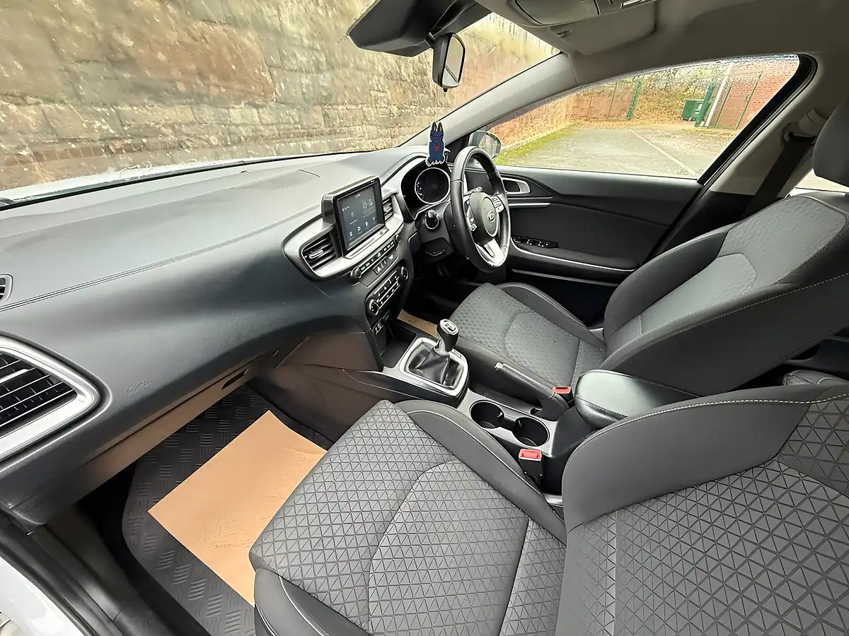 Used 2019 Kia Ceed Eco 2 White - Interior and Exterior details 19