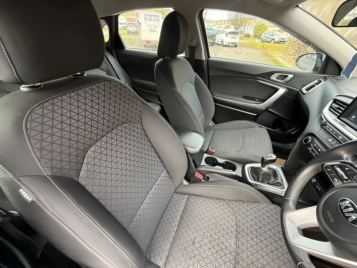 Used 2019 Kia Ceed Eco 2 White - Interior and Exterior details 20