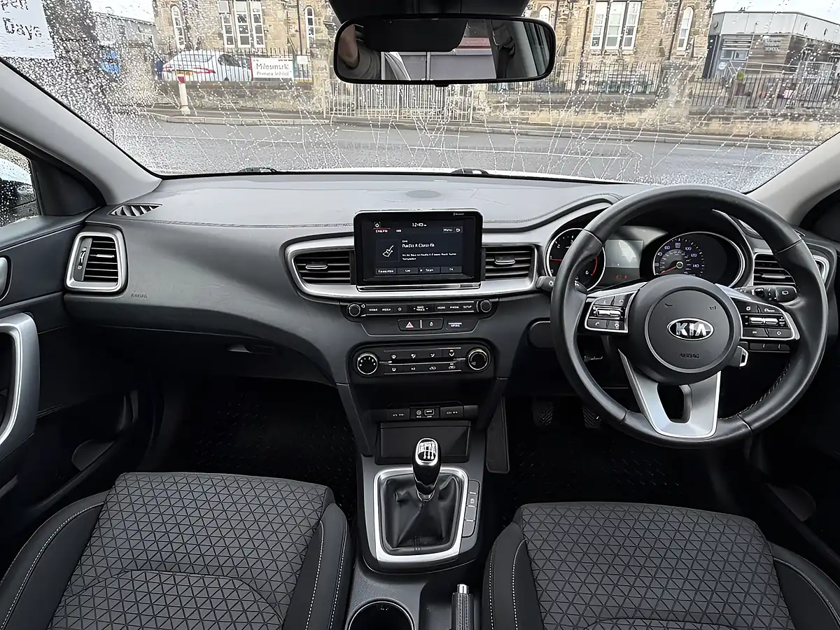 Used 2019 Kia Ceed Eco 2 White - Interior and Exterior details 17