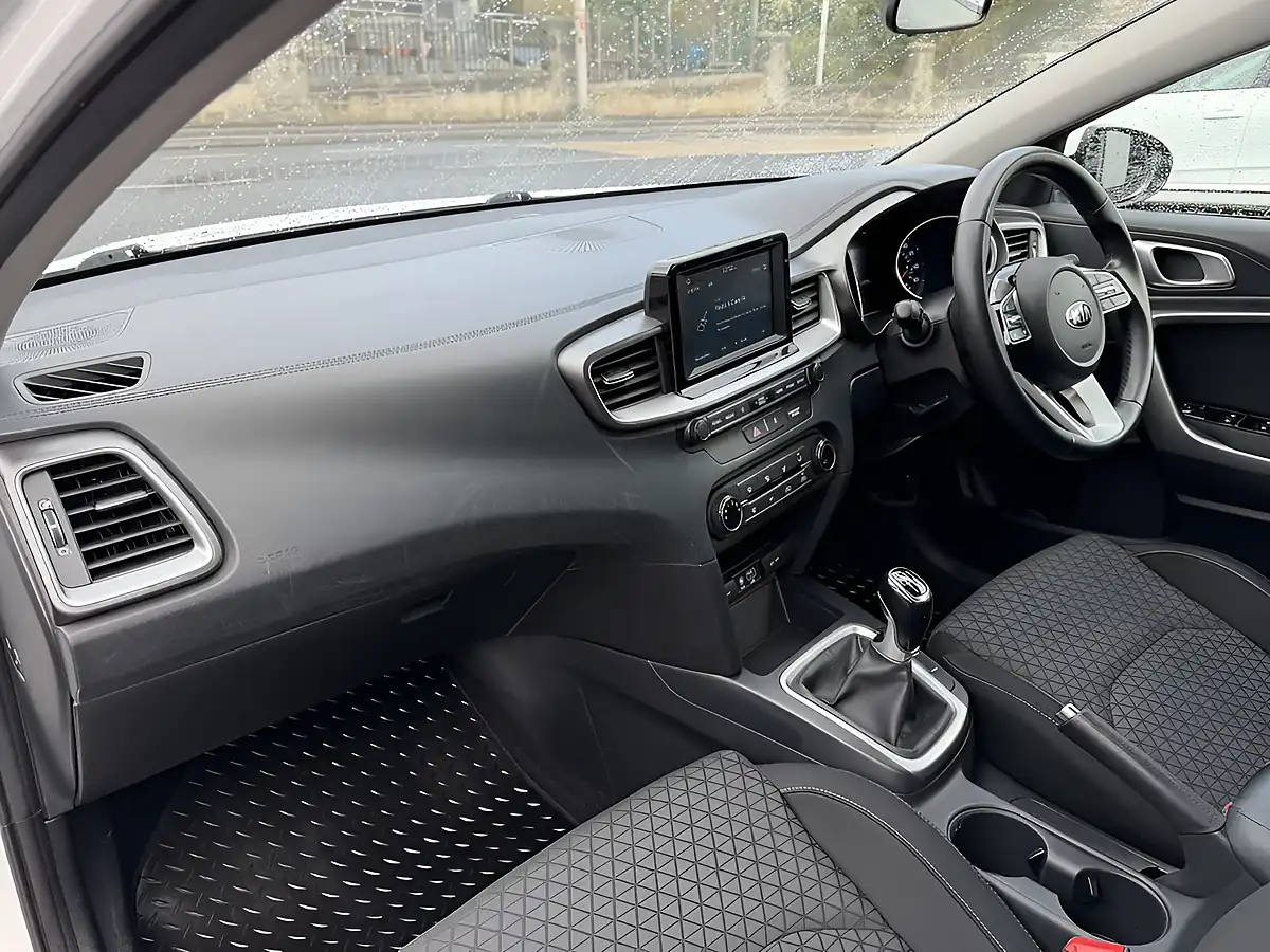 Used 2019 Kia Ceed Eco 2 White - Interior and Exterior details 20